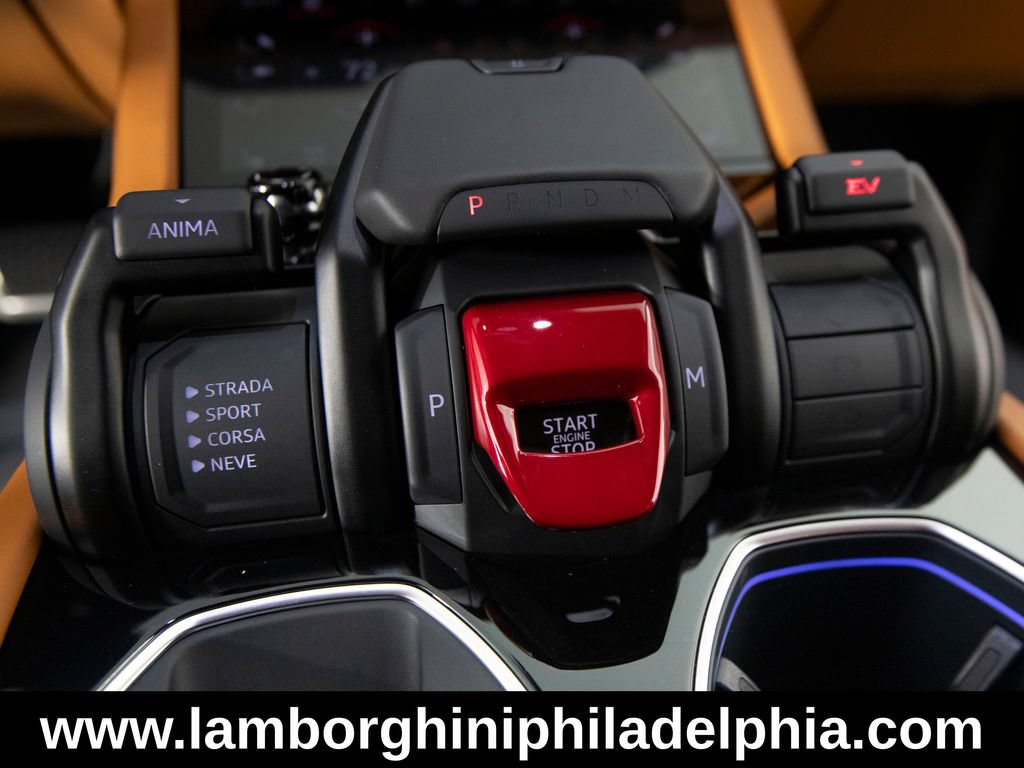 Used 2025 Lamborghini Urus SE AWD/4WD image 22