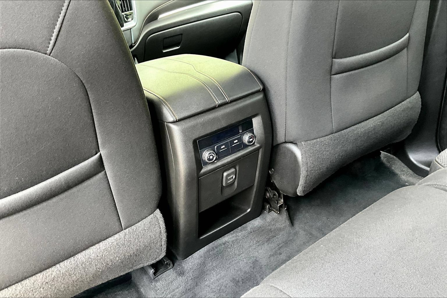 Used 2021 Chevrolet Traverse LS FWD image 9