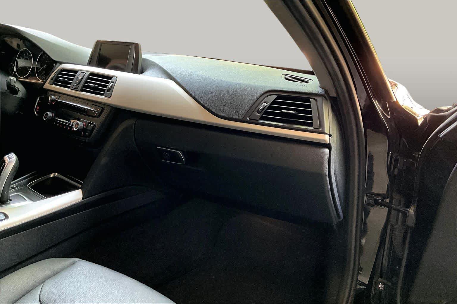 Used 2015 BMW 320i Sedan RWD image 18