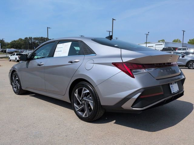 Used 2025 Hyundai Elantra SEL FWD image 7