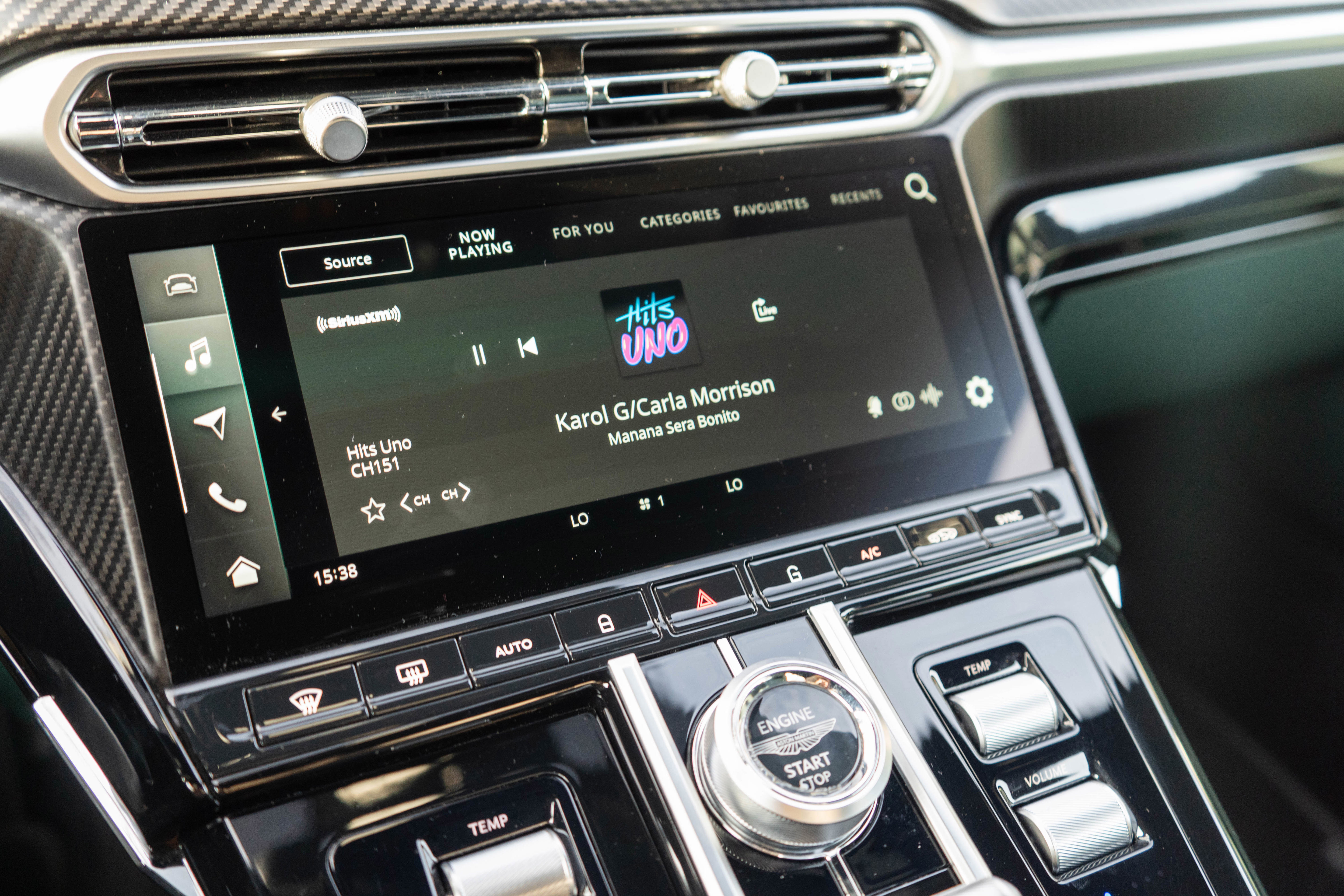 Used 2025 Aston Martin V8 Vantage Coupe image 18