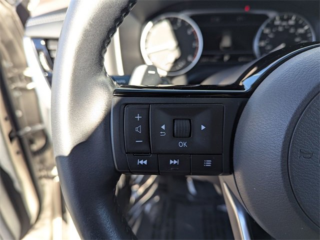 Used 2023 Nissan Rogue SL w/ SL Premium Package image 11