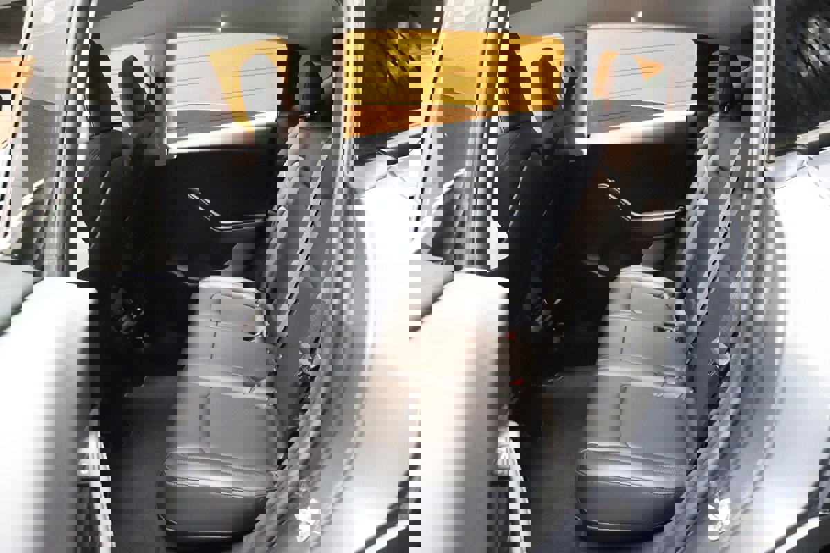 Used 2023 Tesla Model Y Long Range image 34