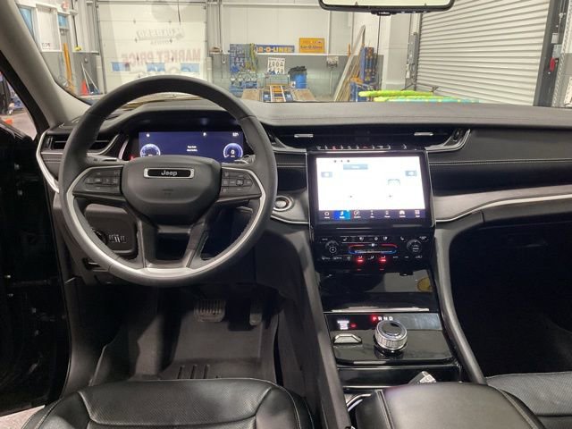 Used 2023 Jeep Grand Cherokee Limited w/ Luxury Tech Group II image 12