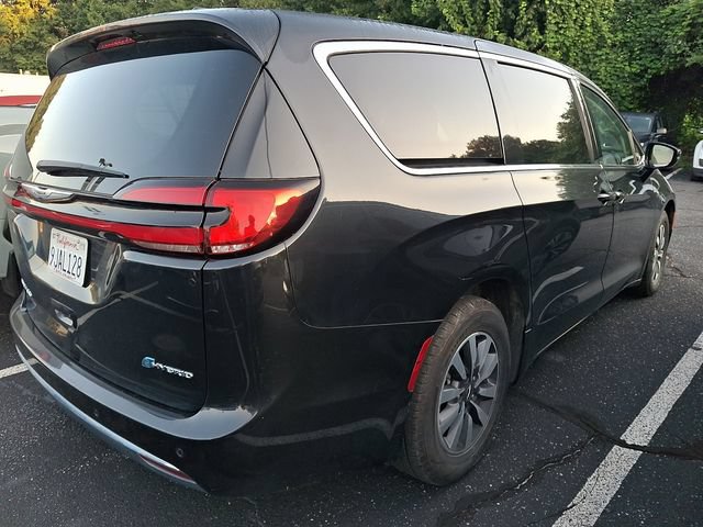 Used 2024 Chrysler Pacifica Limited FWD image 6