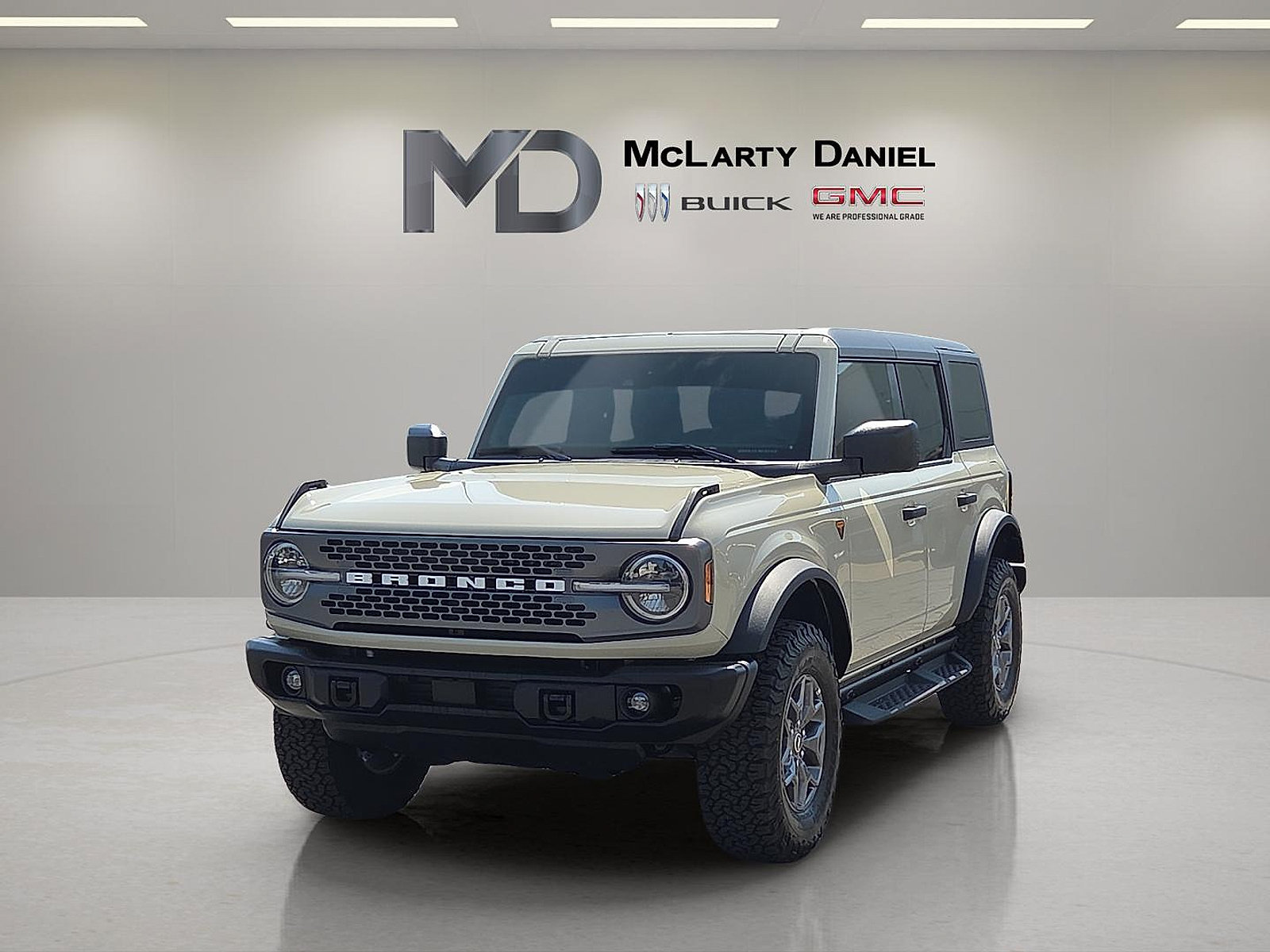 Used 2025 Ford Bronco Badlands AWD/4WD image 3