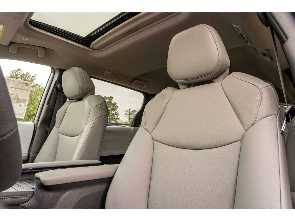 New 2026 Toyota Sienna XLE image 11