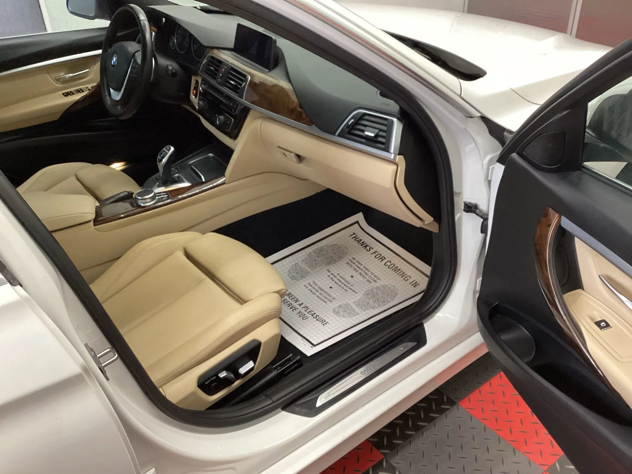 Used 2017 BMW 330i xDrive Sedan image 7