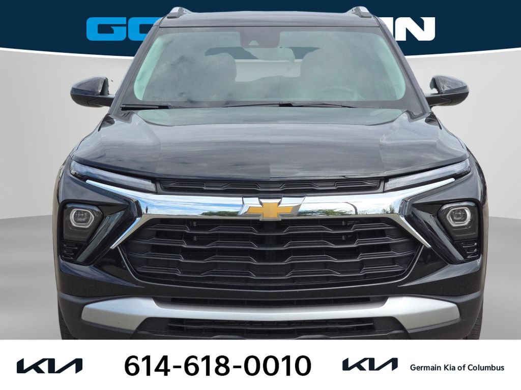 Used 2024 Chevrolet TrailBlazer LT w/ LT Cold Weather Package FWD image 2