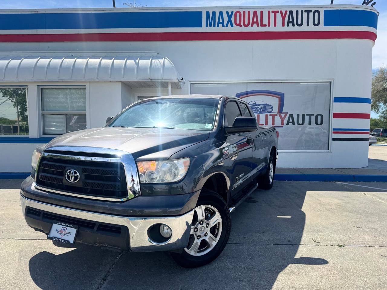 Used 2012 Toyota Tundra 4x4 Double Cab w/ Tow Pkg image 2