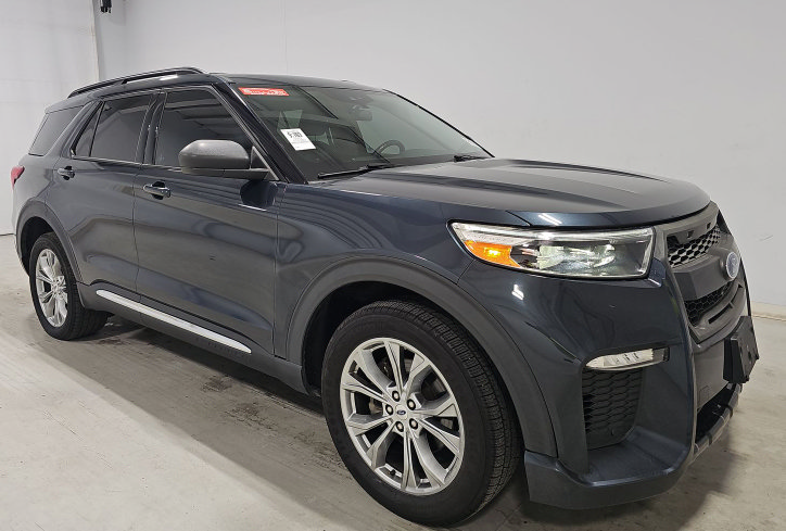 Used 2022 Ford Explorer XLT w/ Equipment Group 202A AWD/4WD image 2