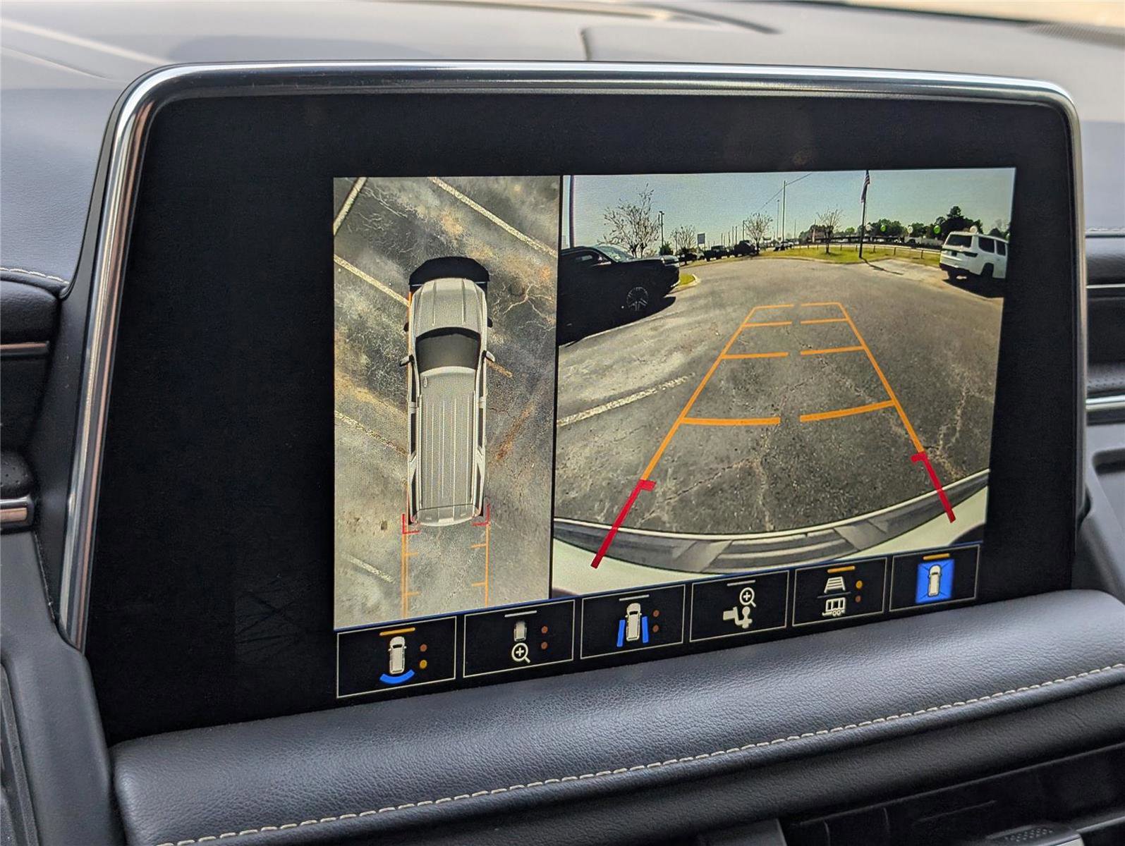 Used 2022 GMC Yukon SLT w/ SLT Premium Package image 20