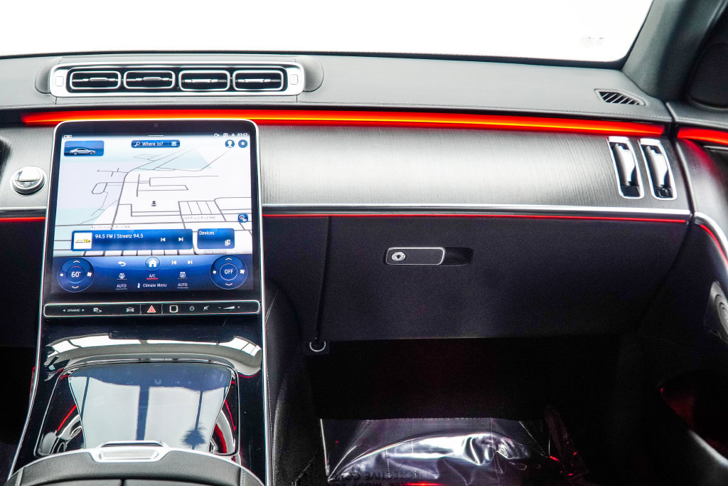 Used 2022 Mercedes-Benz S 500 4MATIC w/ AMG Line Package image 21