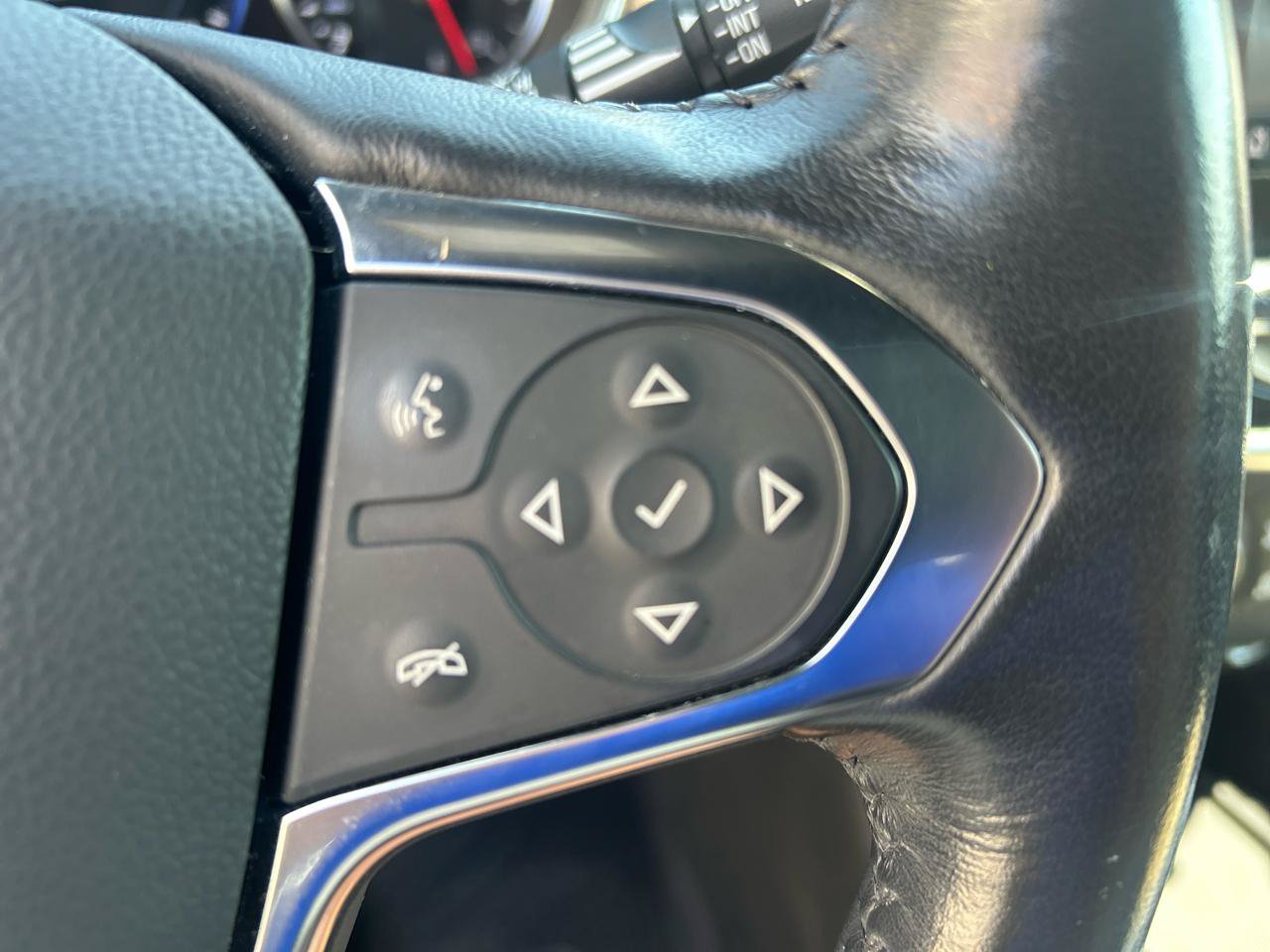 Used 2022 Chevrolet Traverse Premier w/ LPO, Floor Liner Package FWD image 18