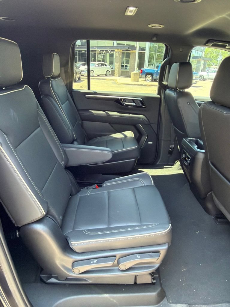 Used 2025 Chevrolet Suburban Premier AWD/4WD image 12