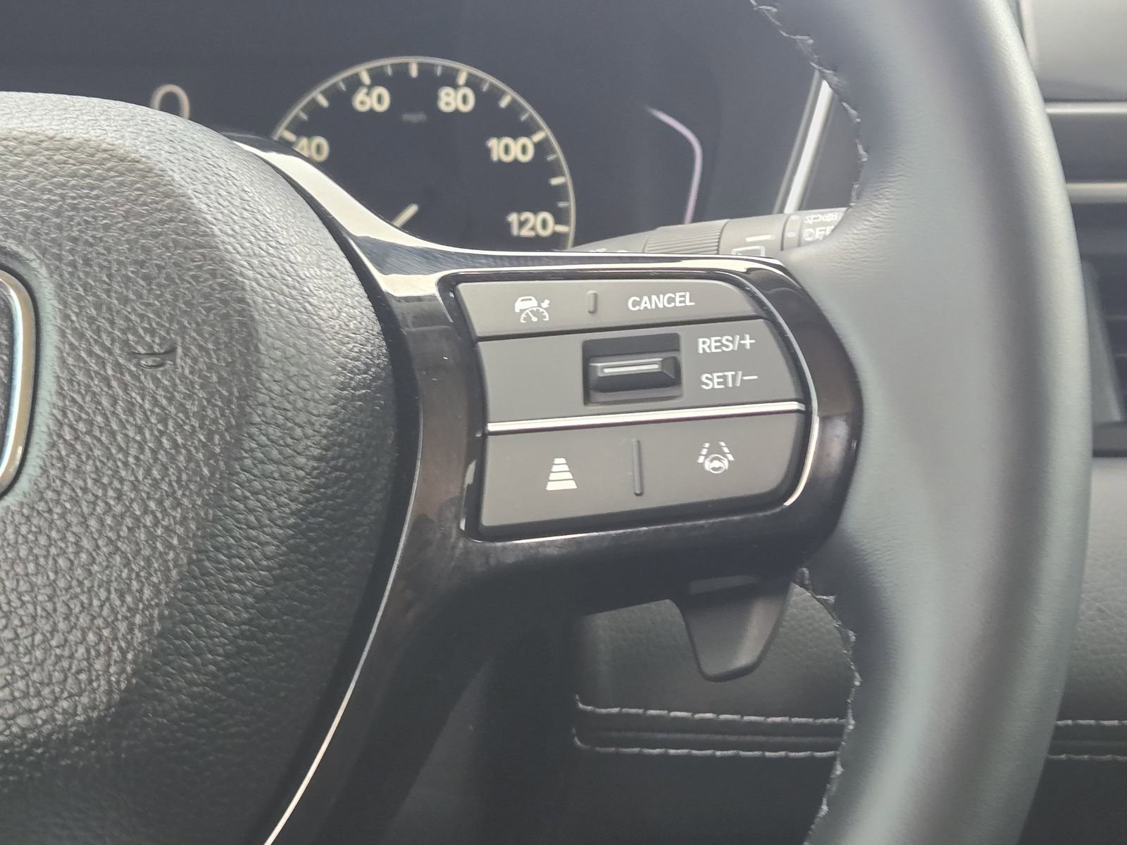 Used 2025 Honda Pilot EX-L image 31