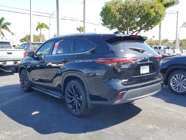 New 2026 Toyota Highlander Limited image 3