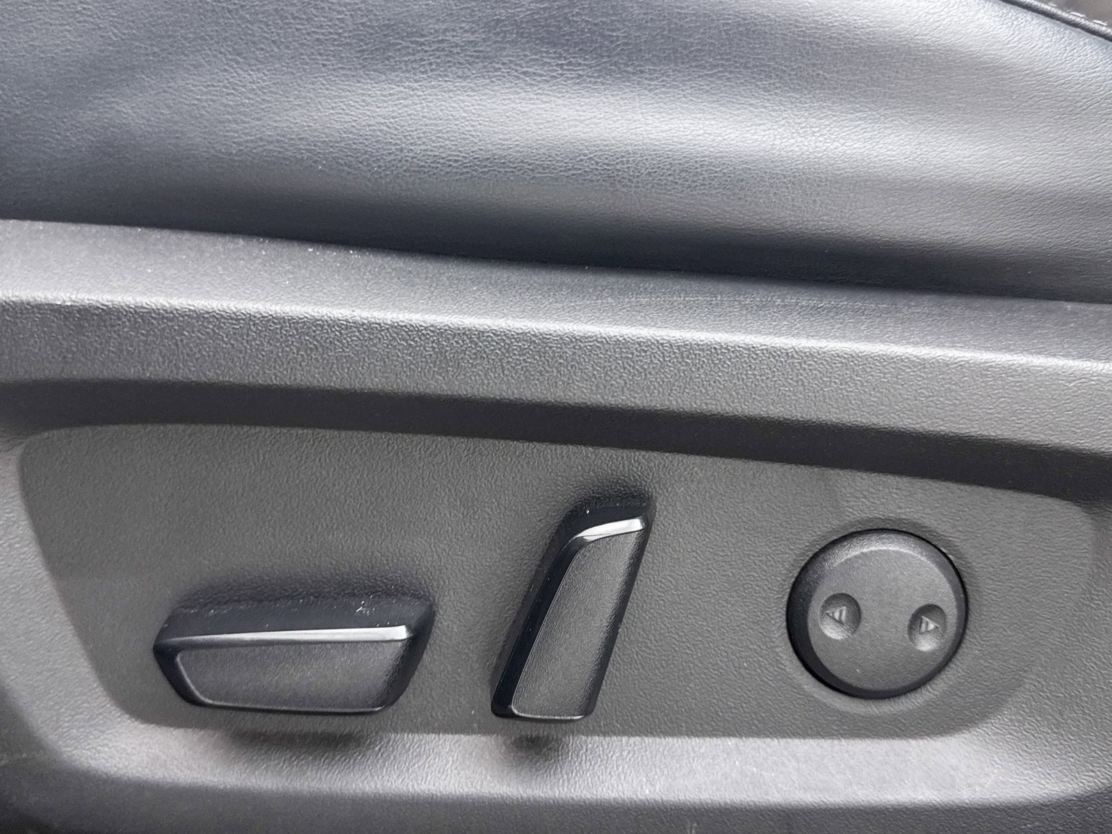 Used 2023 Mitsubishi Outlander SE image 30