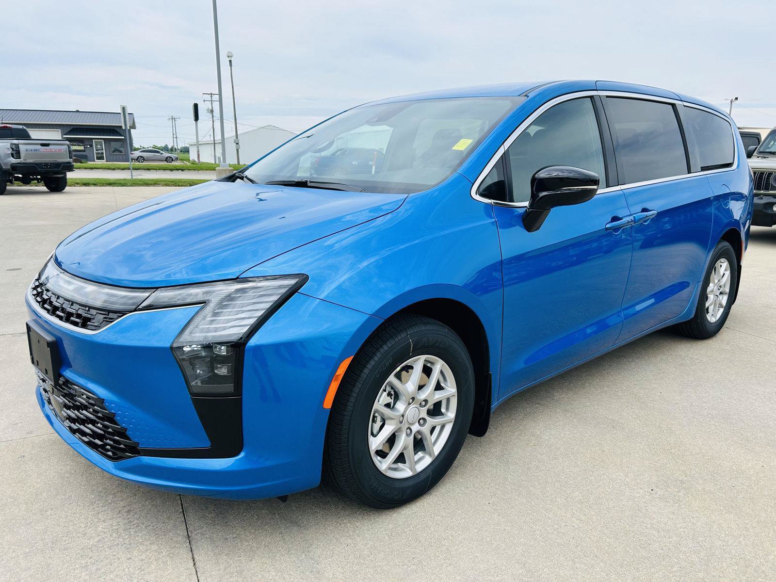 New 2027 Chrysler Pacifica Select FWD image 34