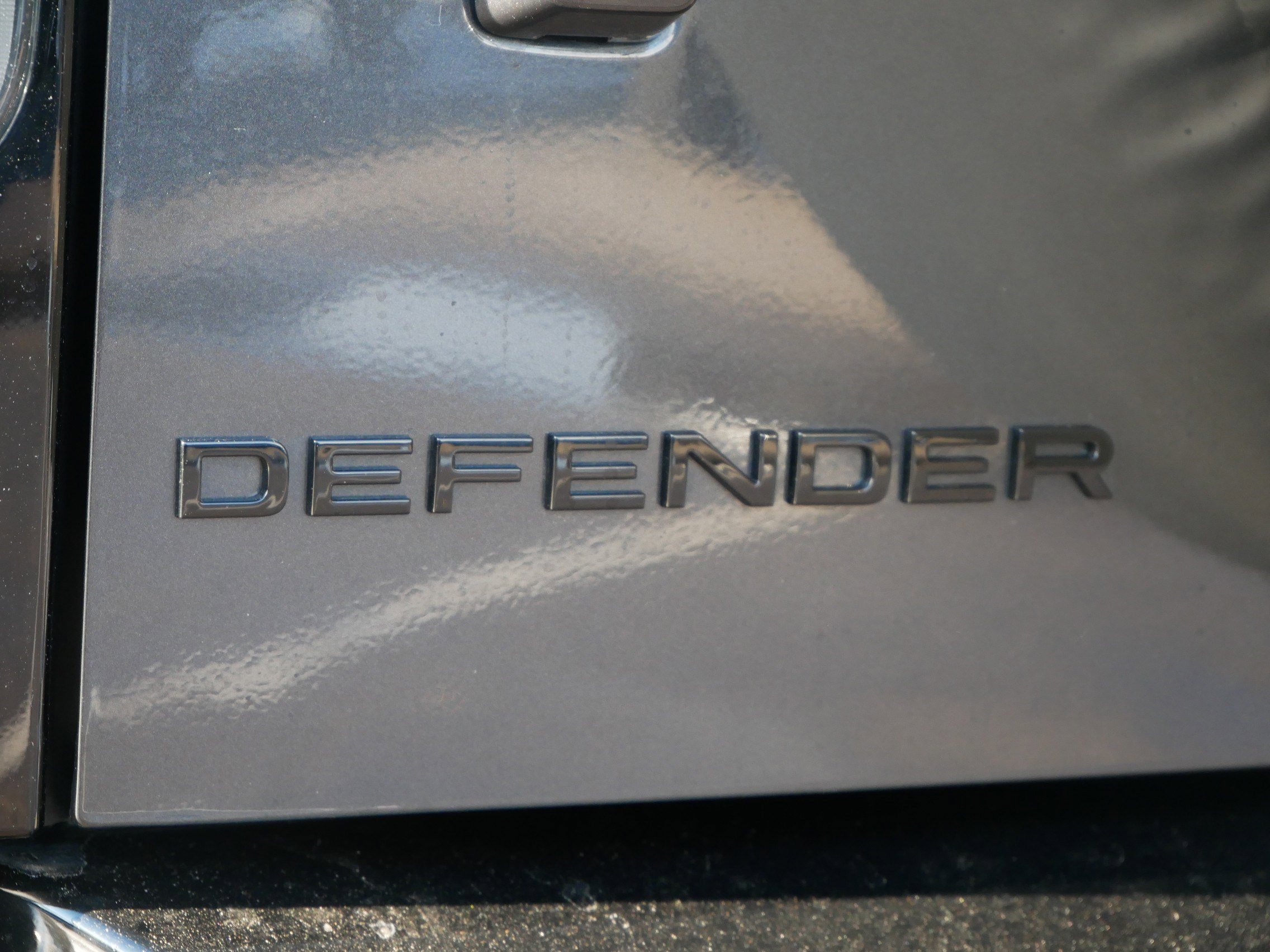 Certified 2025 Land Rover Defender 110 V8 image 12