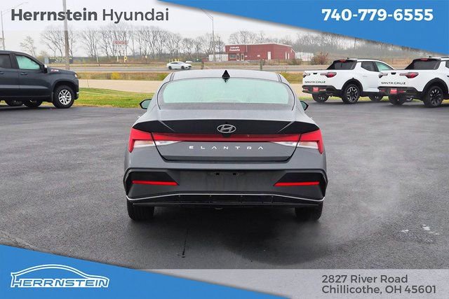 Used 2024 Hyundai Elantra SEL image 31