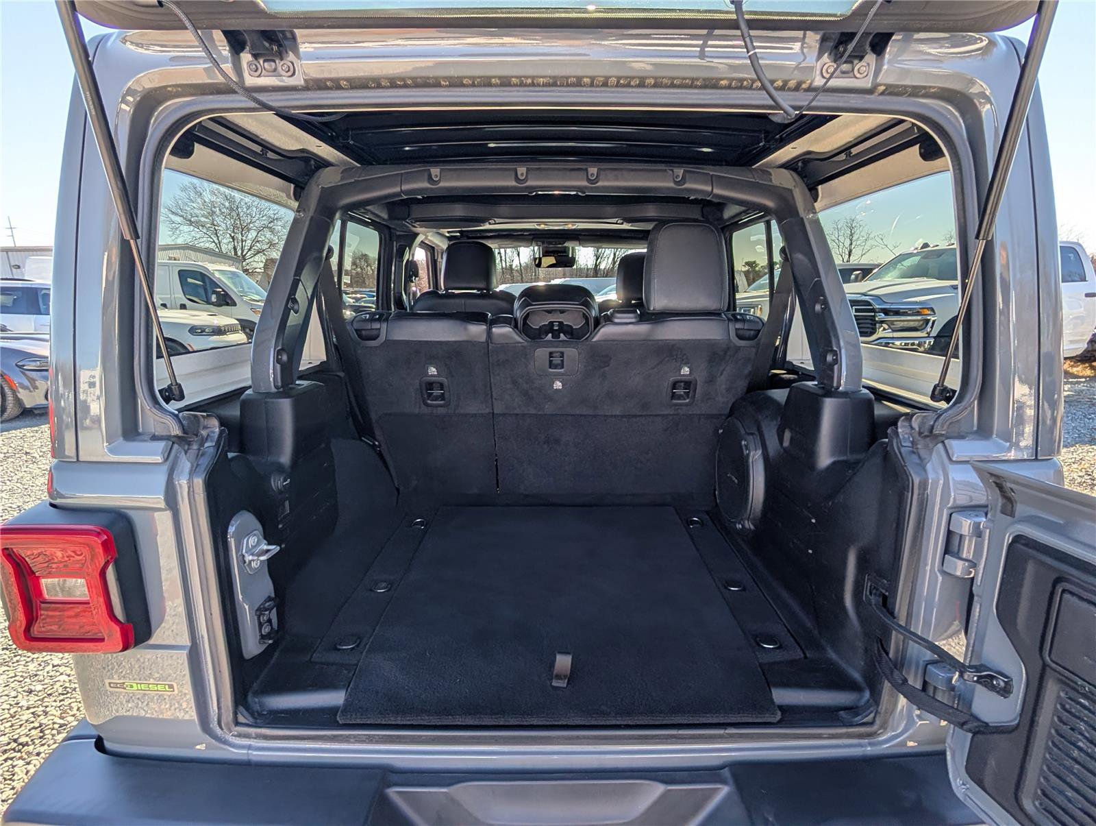 Used 2020 Jeep Wrangler Unlimited Sahara image 13