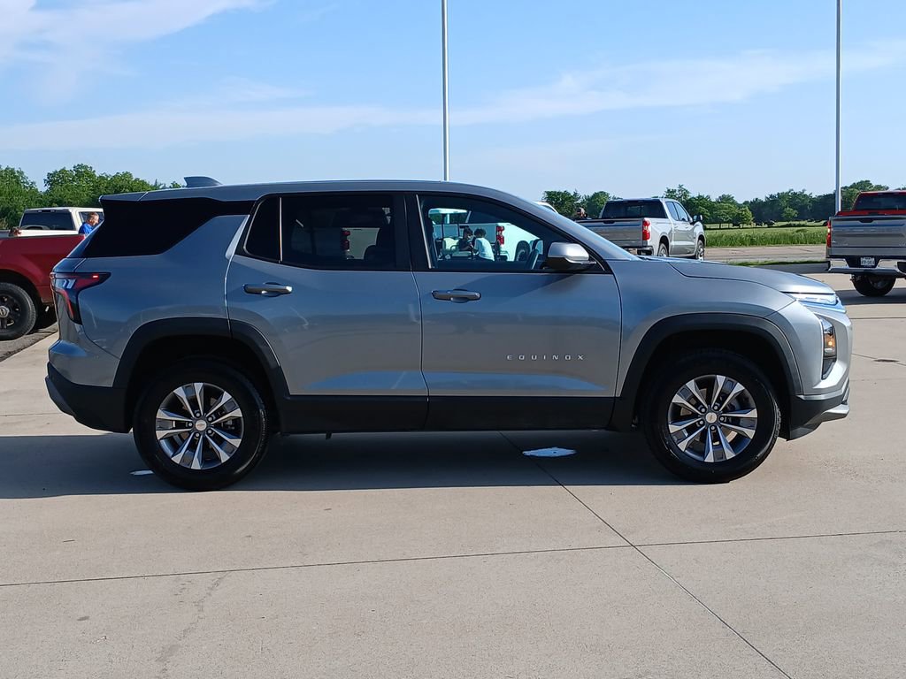 Used 2026 Chevrolet Equinox LT AWD/4WD image 8