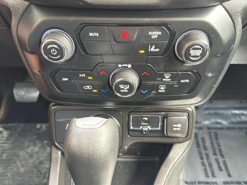 Used 2023 Jeep Renegade Altitude AWD/4WD image 16