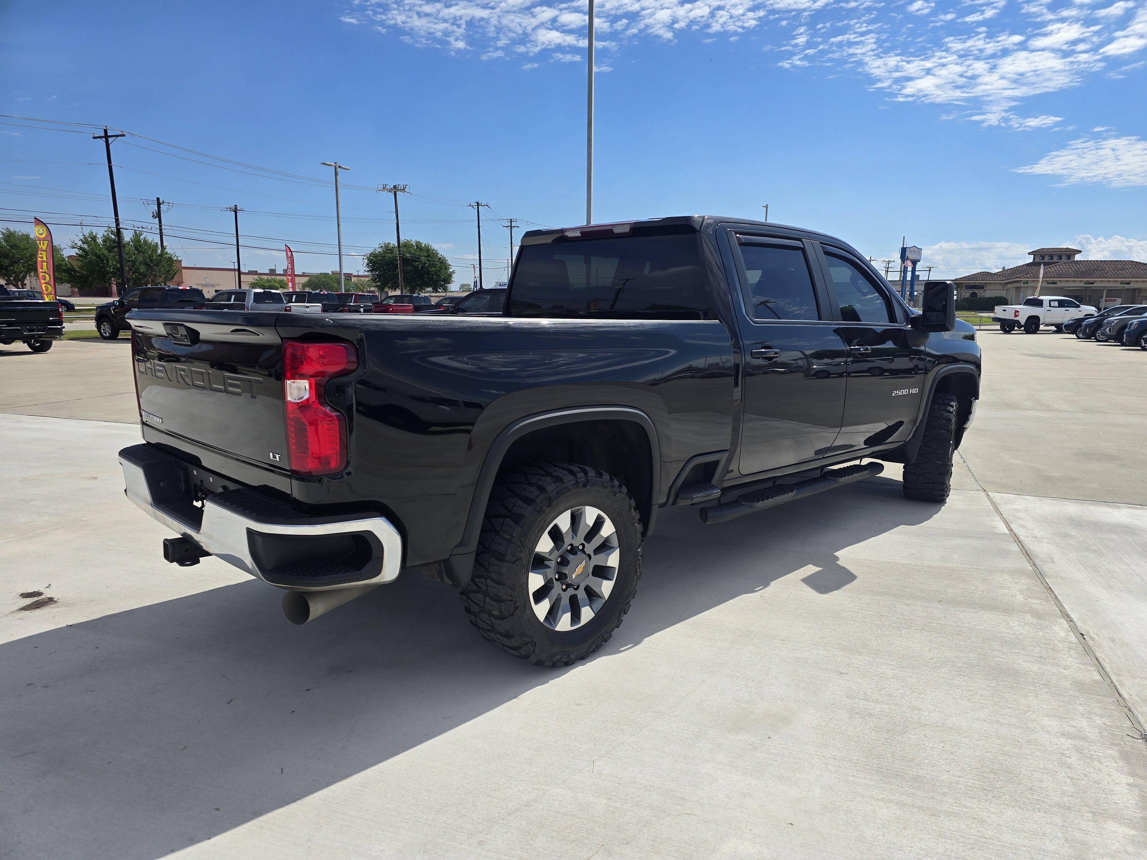 Used 2023 Chevrolet Silverado 2500 LT image 3
