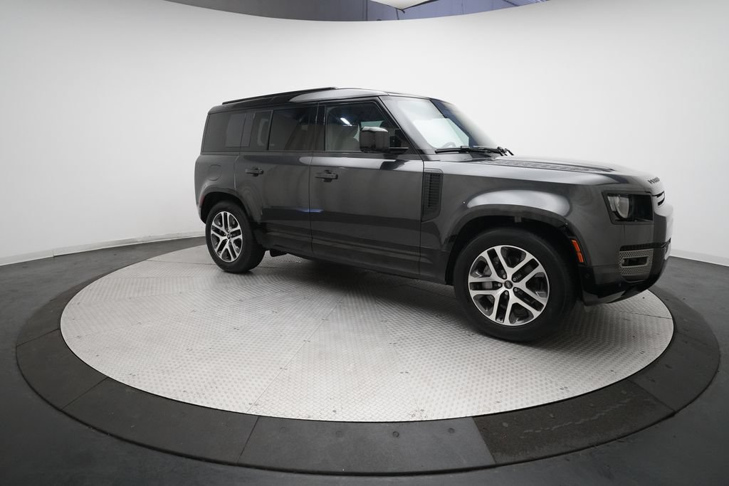 Used 2025 Land Rover Defender 110 X-Dynamic SE AWD/4WD image 35