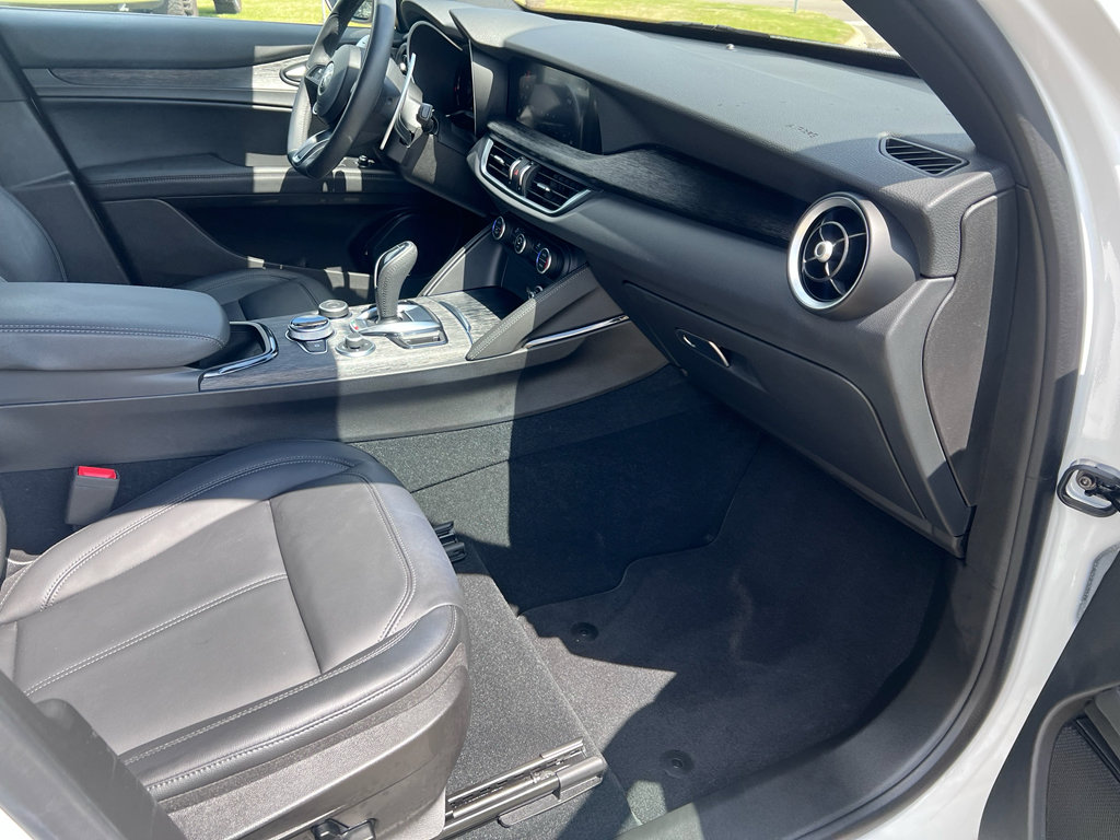 Used 2024 Alfa Romeo Stelvio Sprint image 13