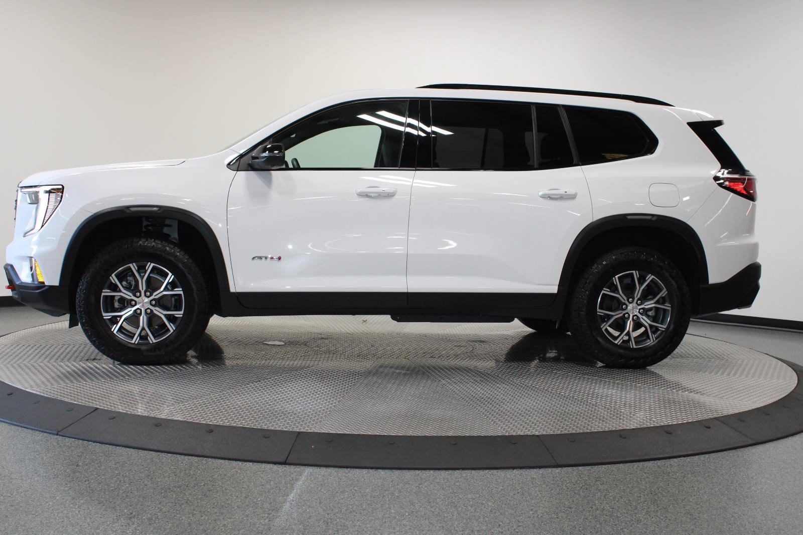 Used 2026 GMC Acadia AT4 w/ Luxury Package AWD/4WD image 7