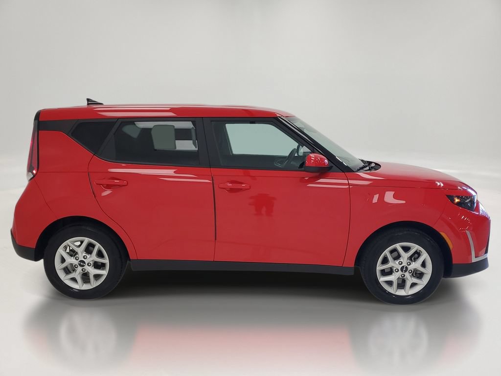 Certified 2025 Kia Soul LX w/ LX Technology Package FWD image 4