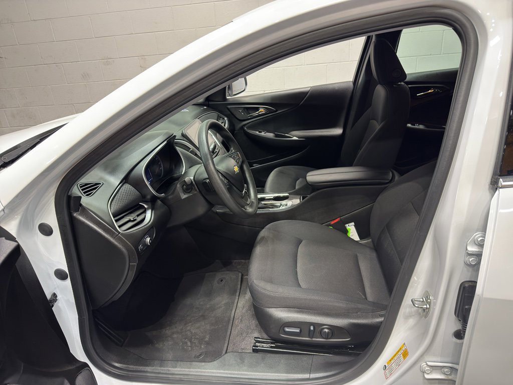 Used 2025 Chevrolet Malibu LT image 13