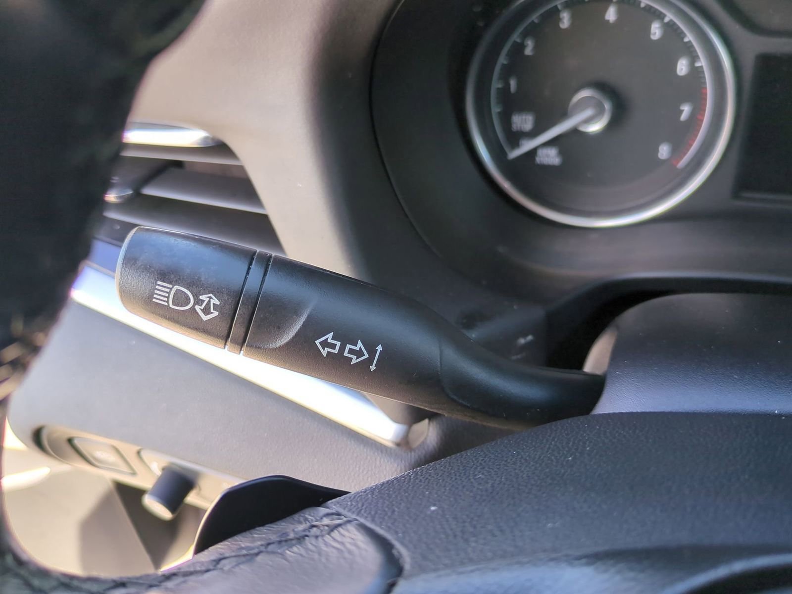 Used 2019 Buick Enclave Essence image 30