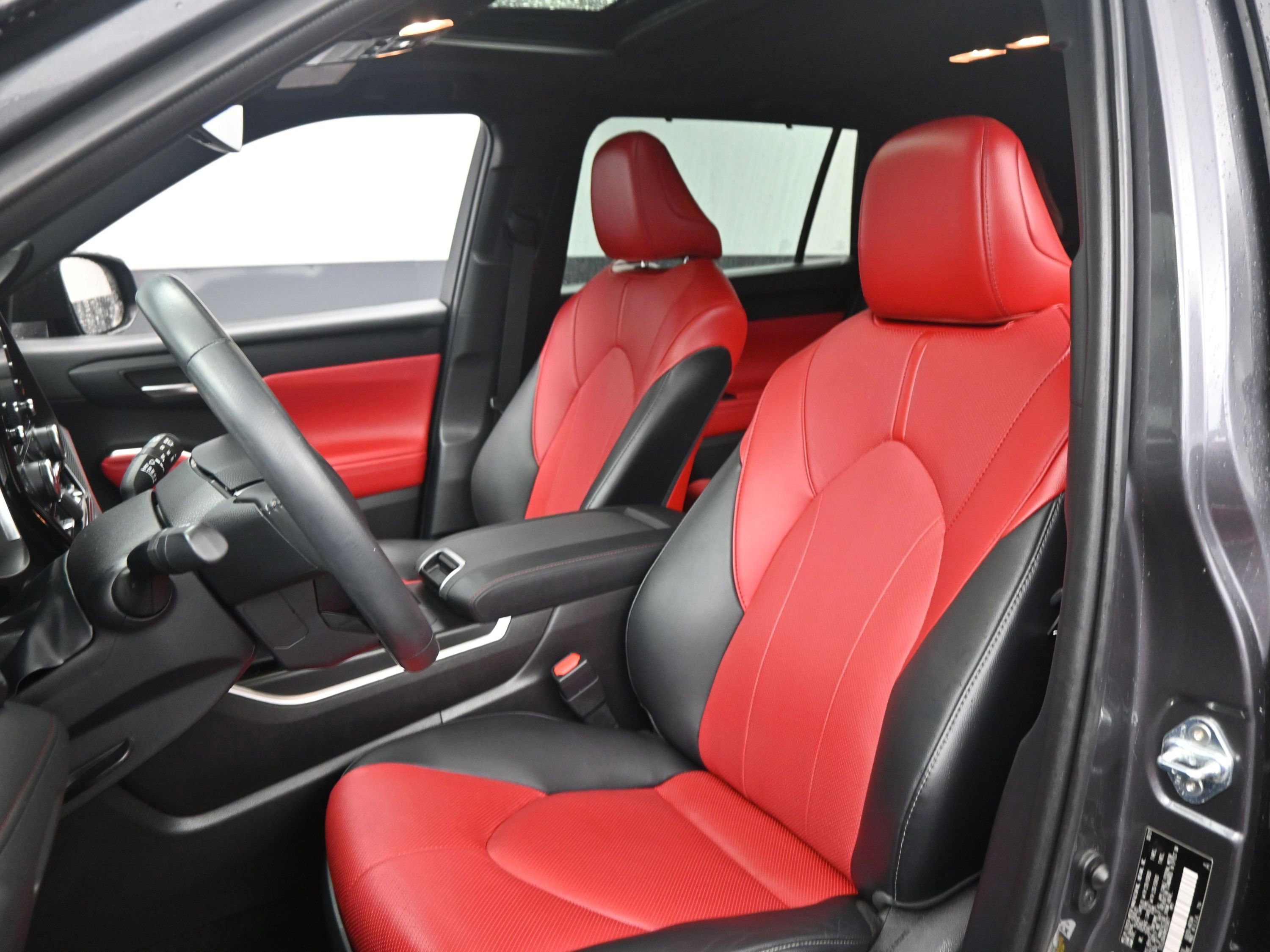 Certified 2021 Toyota Highlander XSE image 17