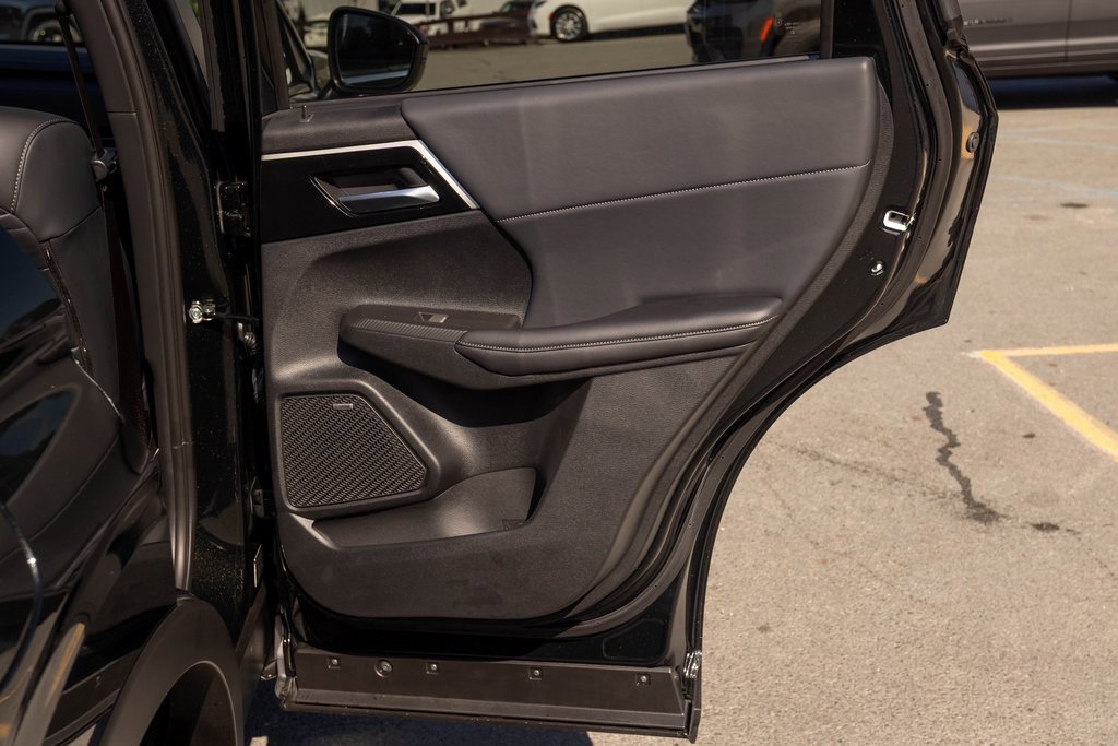 Used 2025 Mitsubishi Outlander SE image 14