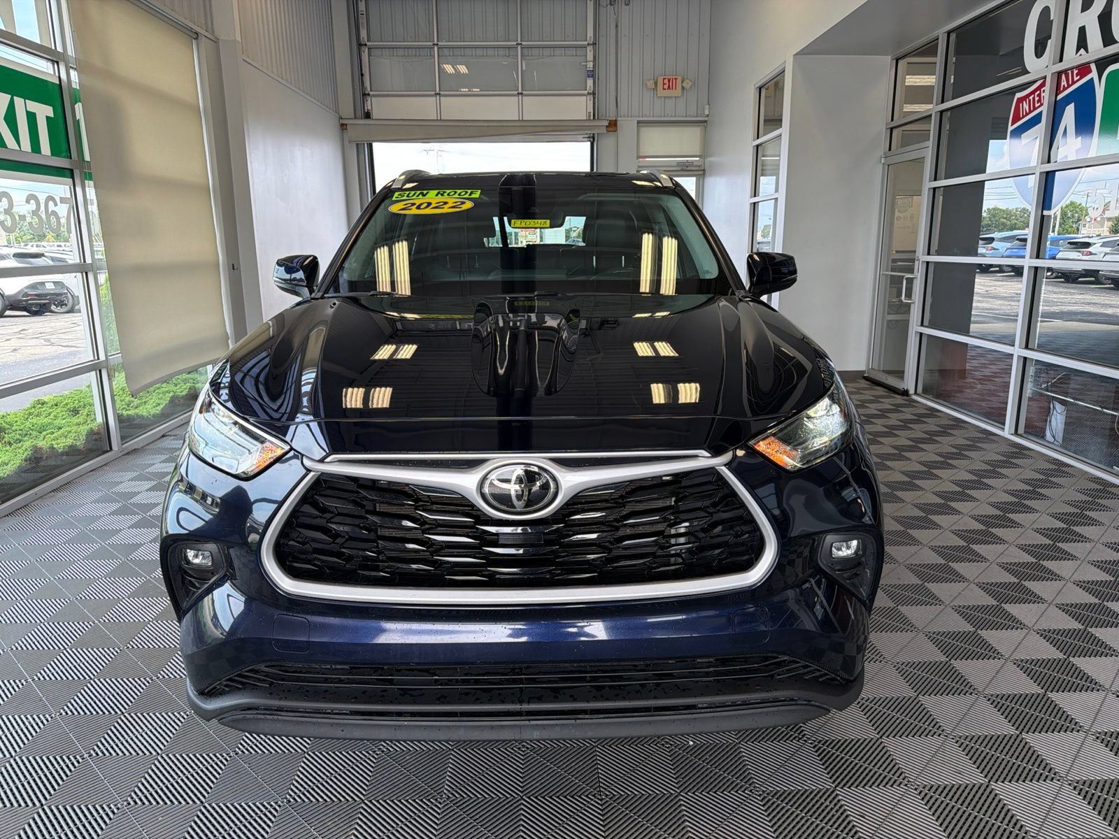Used 2022 Toyota Highlander XLE AWD/4WD image 6