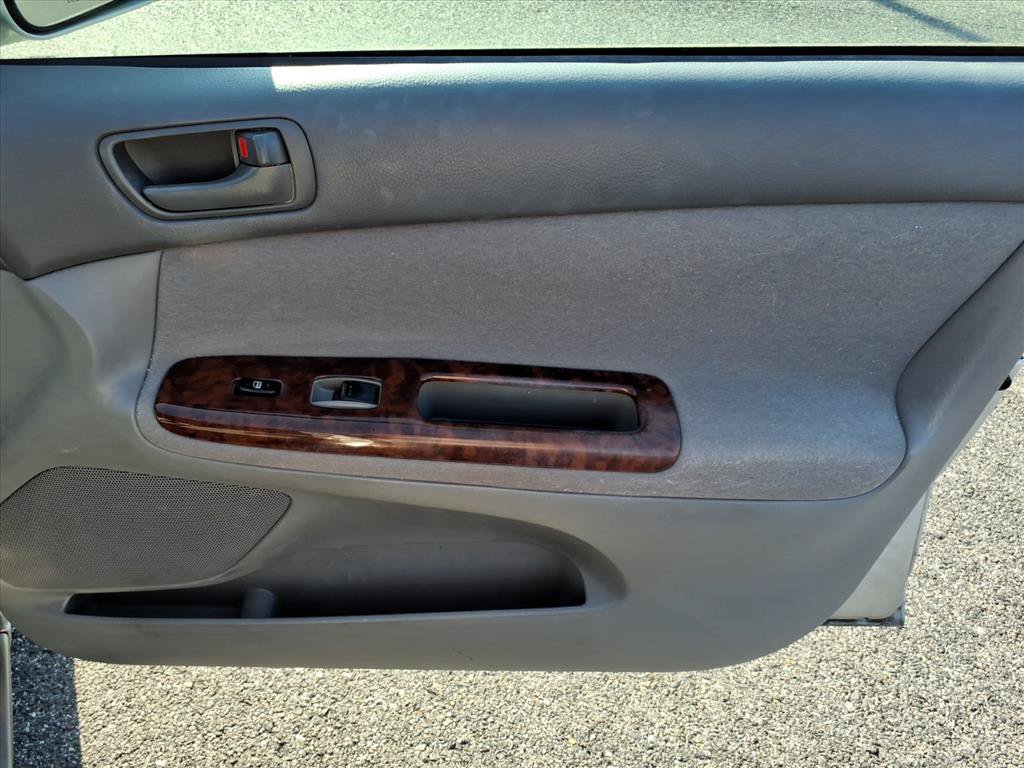 Used 2004 Toyota Camry LE FWD image 16