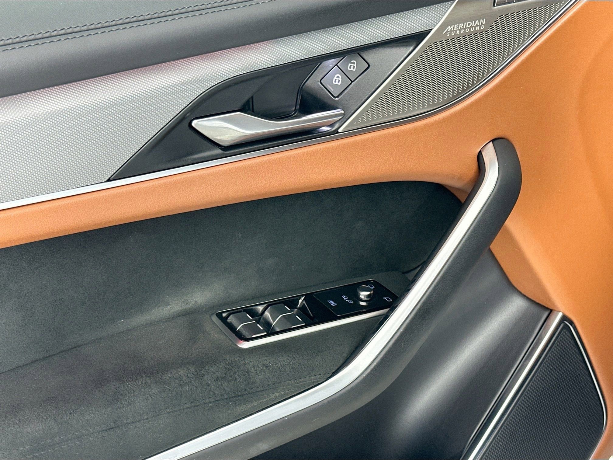 Certified 2021 Jaguar F-PACE SVR AWD/4WD image 16