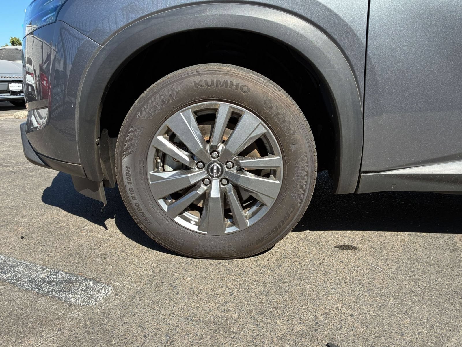 Used 2025 Nissan Pathfinder SV FWD image 2