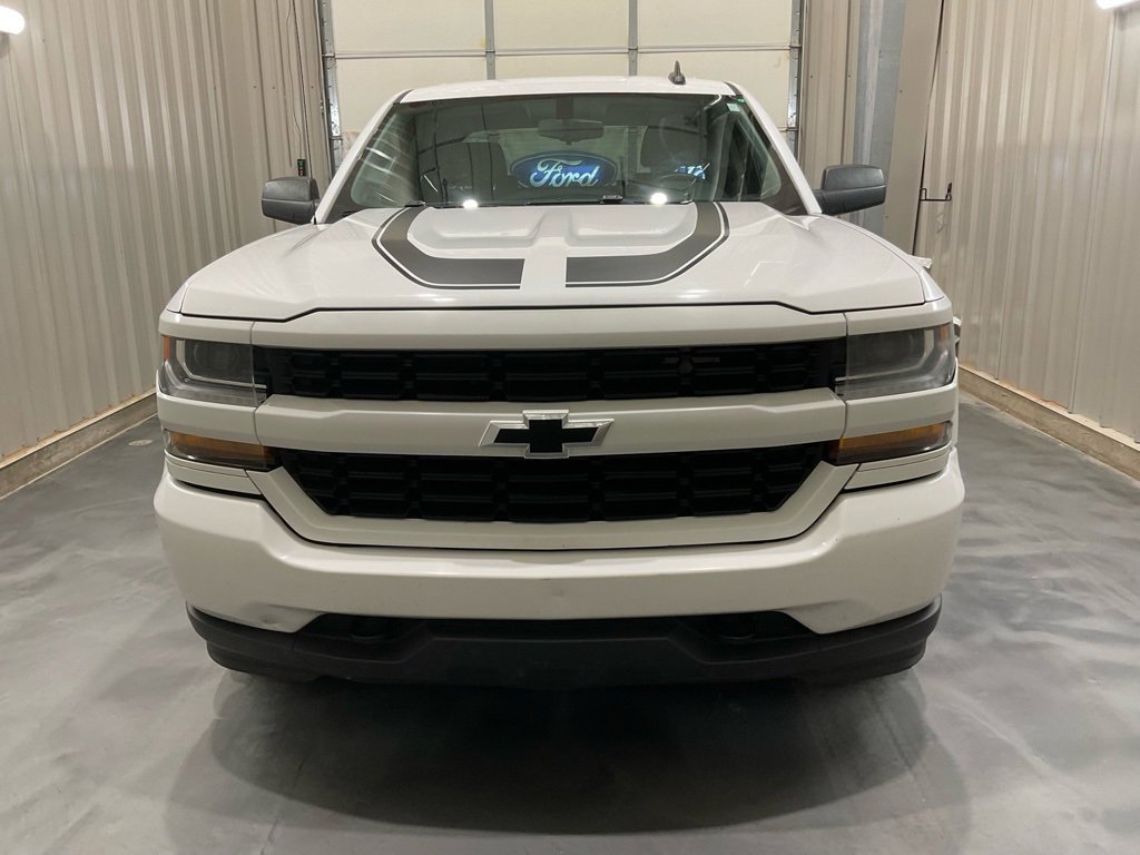 Used 2018 Chevrolet Silverado 1500 Custom w/ Custom Value Package image 2