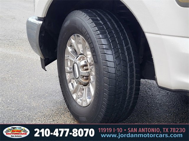 Used 2017 Ford F250 Lariat w/ Chrome Package image 32