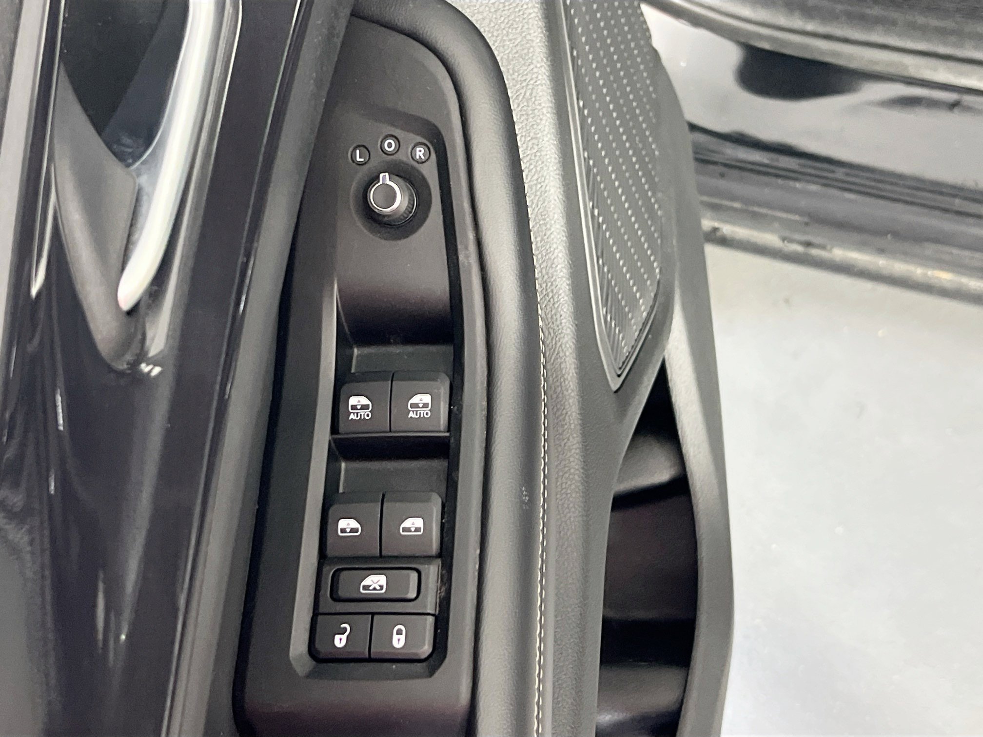 Used 2023 Jeep Grand Cherokee Laredo image 16