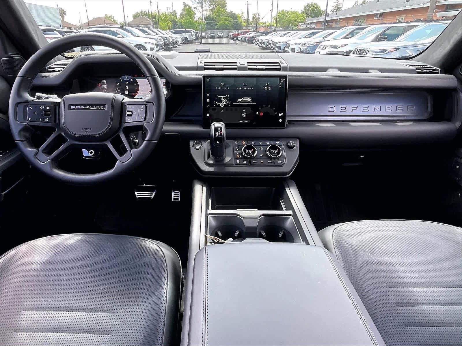 Used 2025 Land Rover Defender 110 AWD/4WD image 18