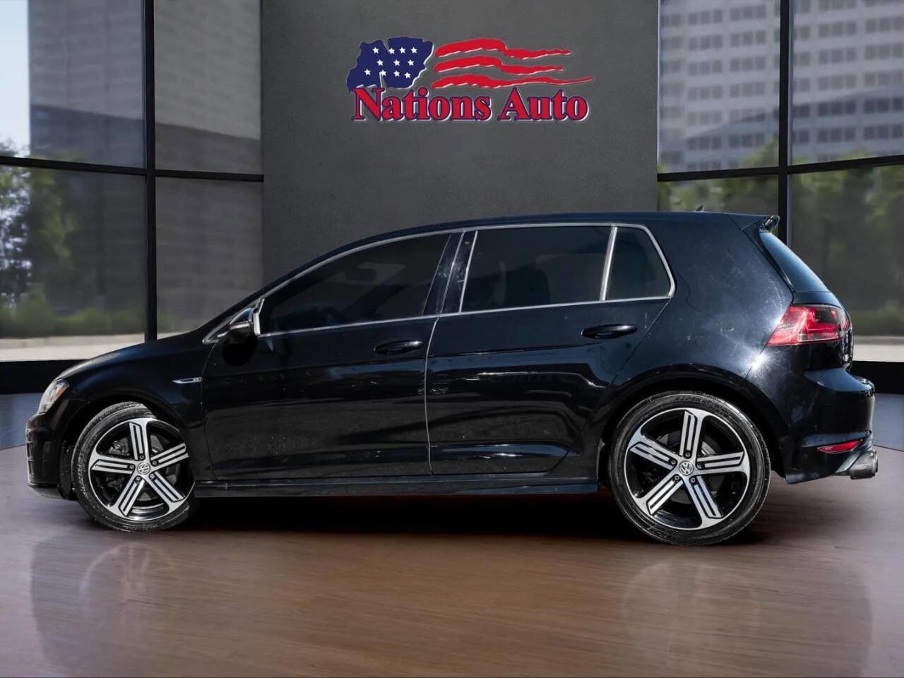 Used 2016 Volkswagen Golf R 4-Door image 2
