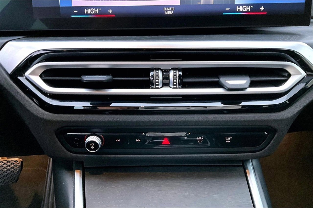 Used 2023 BMW 330i xDrive 330i xDrive w/ Driving Assistance Package image 19