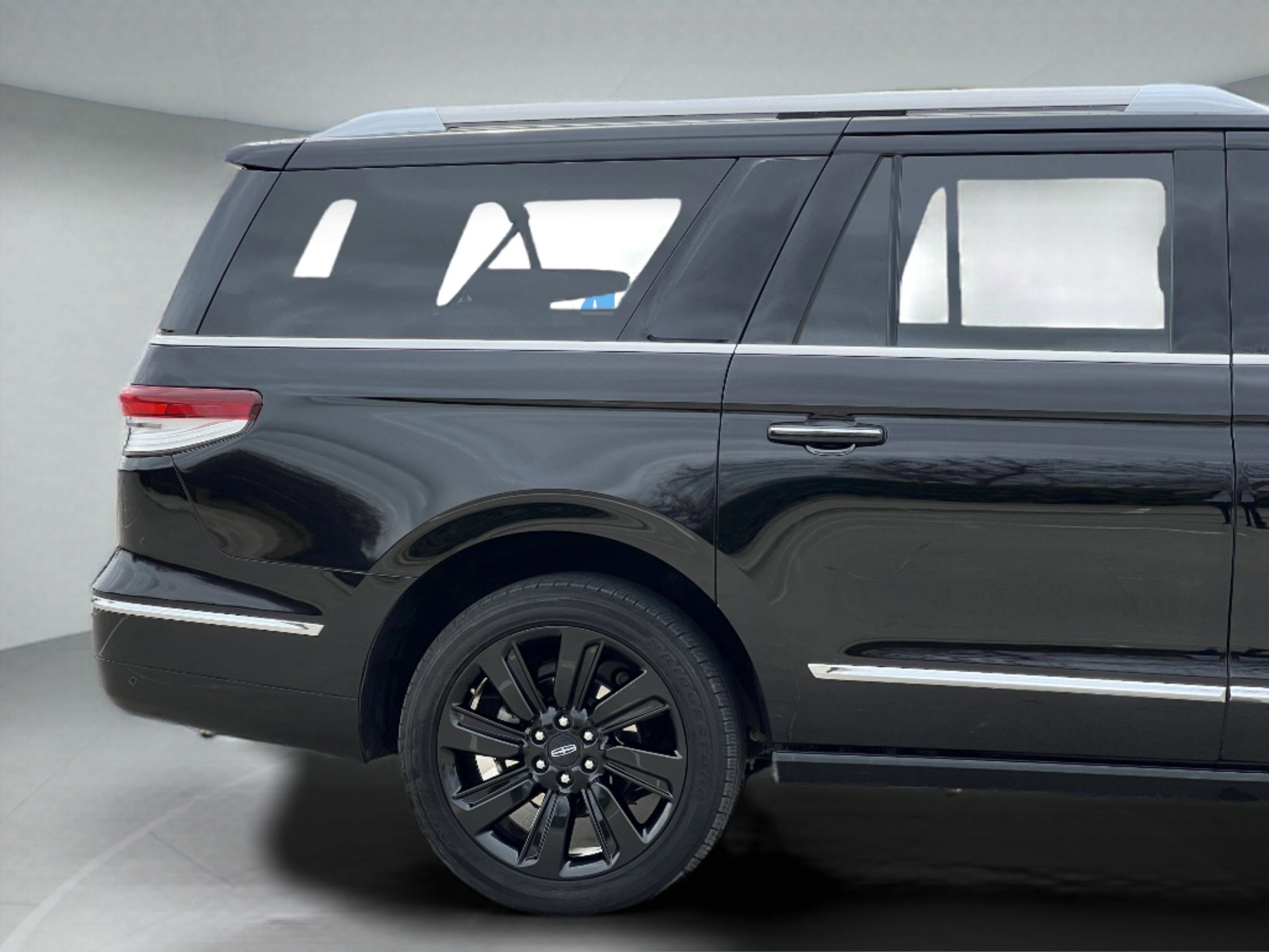 Used 2023 Lincoln Navigator L Reserve image 12