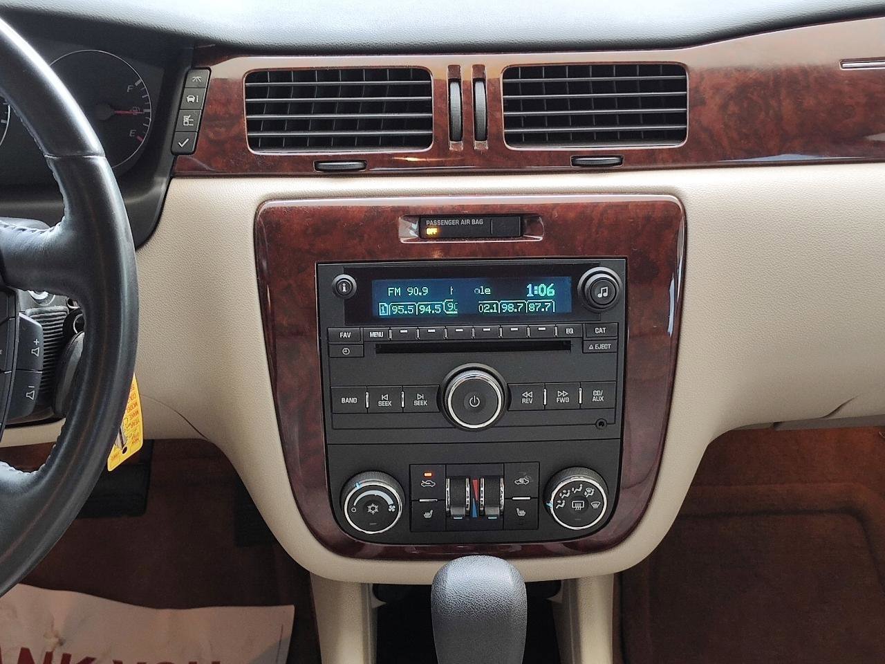 Used 2009 Chevrolet Impala LT w/ Luxury Edition Package FWD image 18