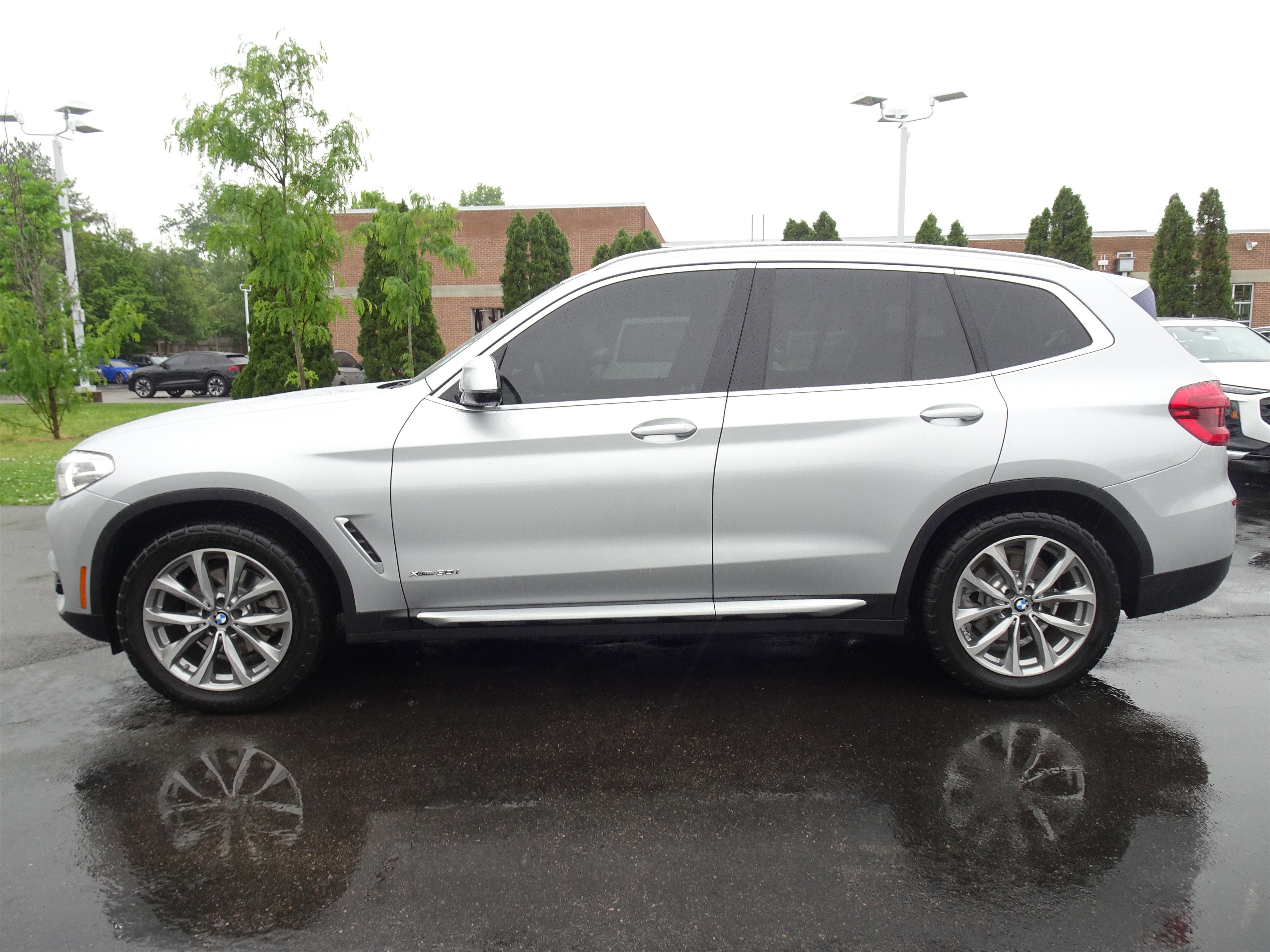 Used 2018 BMW X3 xDrive30i AWD/4WD image 2